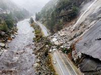 अमेरिकेत बॉम्ब चक्रिवादळाचा हाहाकार, कॅलिफॉर्नियाची अवस्था अत्यंत दयनीय- पाहा Photos - Marathi News | atmospheric river and bomb cyclone in califorina | Latest international Photos at Lokmat.com