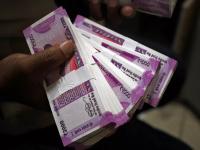 सरकारी कर्मचाऱ्यांसाठी आनंदाची बातमी! सरकार देणार मोठं गिफ्ट - Marathi News | 7th pay commission good news for government employees da may increase by 4 percent | Latest business Photos at Lokmat.com