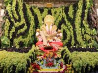 PHOTOS: दगडूशेठ गणपती मंदिरात २ हजार किलो द्राक्षांची आरास; पाहा फोटो - Marathi News | decoration of 2 thousand kg of grapes at dagdusheth ganpati temple see photo | Latest pune Photos at Lokmat.com