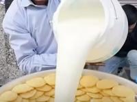 स्टॉल लावण्यासाठी BMW मधून उतरतो; ₹२ प्लेटपासून 'दहीवड्या'ची झालेली सुरुवात; 'करोडपती चाट किंग'ची रंजक गोष्ट - Marathi News | Getting out of a BMW to set up a stall on road How Dahiwada started with a rs 2 plate Interesting story of Crodapati Chaat King mukesh kumar sharma | Latest business Photos at Lokmat.com