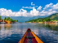 फक्त दल सरोवर, ट्युलिप आणि शिकाराच नाही तर श्रीनगरमधील 'ही' ठिकाणं आहेत सर्वात सुंदर! - Marathi News | The Best Tourist Places to visit in Srinagar, Jammu and Kashmir | Latest travel Photos at Lokmat.com