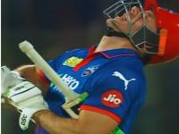 DC vs GT, David Miller retd hurt : विक्रमी धावसंख्येचा पाठलाग करताना किलर मिलरनं सोडलं मैदान; मग... - Marathi News | IPL 2026 DC vs GT David Miller walks off retired hurt after injuring his finger | Latest cricket News at Lokmat.com