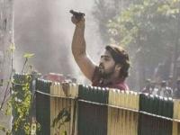 Delhi Violence: बंदुकधारी तरुण भाजपा समर्थक नाहीच, जाणून घ्या सत्य - Marathi News | Delhi Violence: Not a young BJP supporter of guns, know the truth of viral photos | Latest national Photos at Lokmat.com