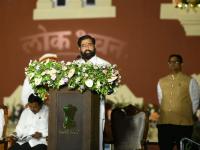 “संविधान सोप्या भाषेत समजावून सांगणारा देशात दुसरा CM नाही”; शिंदेंनी केले फडणवीसांचे कौतुक - Marathi News | there is no other chief minister in the country who can explain the indian constitution to the common man in easy language deputy cm eknath shinde praises cm devendra fadnavis | Latest maharashtra News at Lokmat.com “संविधान सोप्या भाषेत समजावून सांगणारा देशात दुसरा CM नाही”; शिंदेंनी केले फडणवीसांचे कौतुक - Marathi News | there is no other chief minister in the country who can explain the indian constitution to the common man in easy language deputy cm eknath shinde praises cm devendra fadnavis | Latest maharashtra News at Lokmat.com