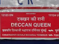 देशाच्या कानाकोपऱ्यात जाणाऱ्या ट्रेन कल्याणला थांबतात, पण 'डेक्कन क्वीन' नाही; वाचा भन्नाट कारण - Marathi News | know about the reason behind why superfast deccan queen not halt at kalyan junction | Latest travel Photos at Lokmat.com