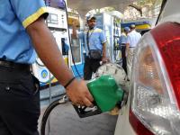 दिल्लीत ३१ मार्चनंतर 'या' वाहनांना पेट्रोल नाही; भविष्यात मुंबईवर अशी वेळ येणार? - Marathi News | To stop pollution in Delhi, after March 31st there will be no petrol for vehicles older than 15 years, Government's decision, Mumbai will come soon | Latest national Photos at Lokmat.com