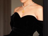 दीपीका की ऑस्करची बाहूली? दीपीकाच्या ब्लॅक लूकची ऑस्कर अवार्ड् सोहळ्यात चर्चा, जणू लखलखती चांदणी - Marathi News | Bollywood oscar awards 2023 : deepika padukone is set to present award gorgeous red carpet look in black off shoulder gown | Latest sakhi Photos at Lokmat.com