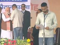 निवडणूक न लढताच 'जीन्स-शर्ट'मधील तरुणाने घेतली मंत्रिपदाची शपथ! कोण आहेत दीपक प्रकाश? - Marathi News | Bihar Election: A young man in 'jeans-shirt' took oath as a minister without contesting the election! Who is Deepak Prakash? | Latest national News at Lokmat.com