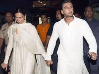 हातात हात घालून लव्हबर्ड्स रणवीर-दीपिका पोहोचले स्क्रिनिंगला - Marathi News | Lovebird Ranveer, Deepika, got in touch with her hands and got to screening | Latest mumbai Photos at Lokmat.com