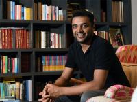 Zomato Deepinder Goyal : असा डिलिव्हरी बॉय जो शून्य पगार असूनही दररोज कमावतो १ कोटी; माहितीये कोण आहे दीपिंदर गोयल? - Marathi News | A delivery boy who earns 1 crore daily despite zero salary Do you know who is Deepinder Goyal food delivery app zomato ceo | Latest business Photos at Lokmat.com