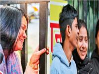 लाल किल्ला स्फोट : कालपर्यंत हसत-बोलत होता,आज शव ओळखायला सांगताहेत ! रुग्णालयाबाहेर कुटुंबीयांना अश्रू अनावर - Marathi News | Delhi Red Fort Blast Update: Till yesterday, they were laughing and talking, today they are asking to identify the body! Family members shed tears outside the hospital | Latest national News at Lokmat.com लाल किल्ला स्फोट : कालपर्यंत हसत-बोलत होता,आज शव ओळखायला सांगताहेत ! रुग्णालयाबाहेर कुटुंबीयांना अश्रू अनावर - Marathi News | Delhi Red Fort Blast Update: Till yesterday, they were laughing and talking, today they are asking to identify the body! Family members shed tears outside the hospital | Latest national News at Lokmat.com