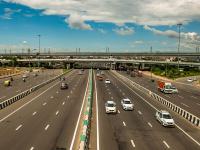 हा आहे देशातील सर्वात रुंद एक्स्प्रेस वे, ६-८ नाही तर आहेत १४ लेन, सायकल घेऊनही करू शकता प्रवास - Marathi News | Delhi Meerut Expressway: This is the widest expressway in the country, not 6-8 but 14 lanes, you can also travel by bicycle | Latest national Photos at Lokmat.com