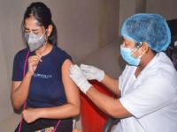 Corona Vaccination: कोरोना लसीचा पहिला अन् दुसरा डोस घेतलेल्यांसाठी महत्त्वाची बातमी; WHO ने दिला धोक्याचा इशारा - Marathi News | Corona Vaccination: fully vaccinated people who get covid delta infections are asymptomatic says who | Latest health Photos at Lokmat.com