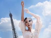 चेहरा की कॅनव्हास? ही कला पाहून व्हाल अवाक् - Marathi News | Artist Dain Yoon Dazzles With beautiful Optical Illusion Face Makeup | Latest jarahatke Photos at Lokmat.com