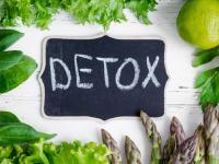 स्किन हेल्दी ठेवण्यासाठी बॉडी डिटॉक्स कसं ठरतं फायदेशीर?; वापरा 'हे' नैसर्गिक उपाय - Marathi News | Natural ways to detox your body for health and healthy skin | Latest beauty Photos at Lokmat.com