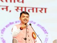 साहित्य संमेलनाच्या व्यासपीठावरून मुख्यमंत्र्यांची फोनाफोनी; कुणाशी आणि काय बोलले स्वतःच सांगितलं! - Marathi News | Marathi Sahitya Sammelan: Chief Minister's phone call from the stage of the literary conference; He himself told who and what he spoke to! | Latest maharashtra News at Lokmat.com