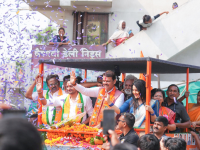 रस्ते फुलले, प्रचंड उत्साह आणि देवाभाऊंचा जयजयकार; नागपुरात देवेंद्र फडणवीसांचं शक्तिप्रदर्शन - Marathi News | Maharashtra Assembly Election 2024 : Devendra Fadnavis's campaign rally in Nagpur South West constituency | Latest maharashtra Photos at Lokmat.com