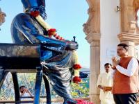 मुख्यमंत्री फडणवीस, उपमुख्यमंत्री शिंदे यांचे संघस्थानी नमन, अजित पवार गटासह काही आमदार-मंत्र्यांची मात्र दांडी - Marathi News | Chief Minister Fadnavis and Deputy Chief Minister Shinde bowed to the RSS, but some MLAs and ministers, including the Ajit Pawar group, were in a daze. | Latest maharashtra News at Lokmat.com मुख्यमंत्री फडणवीस, उपमुख्यमंत्री शिंदे यांचे संघस्थानी नमन, अजित पवार गटासह काही आमदार-मंत्र्यांची मात्र दांडी - Marathi News | Chief Minister Fadnavis and Deputy Chief Minister Shinde bowed to the RSS, but some MLAs and ministers, including the Ajit Pawar group, were in a daze. | Latest maharashtra News at Lokmat.com