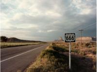 'या' रस्त्यावरून चालताना अचानक गायब होते कार; जाणून घ्या, रहस्यमय हायवेची गोष्ट - Marathi News | The Devil's Highway Cars Suddenly Disappear While Moving On Highway 666 | Latest jarahatke Photos at Lokmat.com