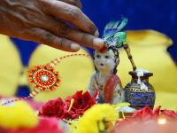 Raksha Bandhan 2022: तुम्हाला सख्खा भाऊ असो व नसो, देवाला राखी बांधायला विसरू नका; कारण... - Marathi News | Raksha Bandhan 2022: Tie Rakhi to your brother, but don't forget to tie a rakhi to God; Because... | Latest bhakti Photos at Lokmat.com
