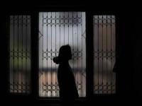 अवैध मसाज पार्लवर पोलिसांनी मारला छापा; अन् कमिश्नरला रंगेहात पडकडलं, मग घडलं असं काही.... - Marathi News | Hongkong police caught their own chief senior officer after raiding an illegal massage parlour | Latest jarahatke Photos at Lokmat.com