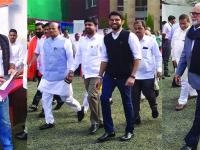 हिवाळी अधिवेशन: पारंपारिक राजकीय पेहरावात दिसणाऱ्या नेत्यांचा नागपुरात 'हटके लूक', पाहा फोटो - Marathi News | Stylish leaders of state politics; The look of the MLAs at the Nagpur winter session | Latest politics Photos at Lokmat.com