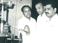 एक टेबल-खुर्ची अन् 'इतके' रुपये... 'रिलायन्स' सुरू करताना धीरूभाईंकडे किती पैसे होते माहित्येय? - Marathi News | How much amount dhirubhai ambani invested to start reliance ajg | Latest business Photos at Lokmat.com