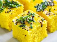 ढोकळा हलका होऊन भरपूर फुगण्यासाठी ५ टिप्स, करा परफेक्ट स्पॉँजी ढोकळा एकदम पटकन - Marathi News | how to make dhokla soft and spongy at Home common mistakes while making dhokla tips to make dhokla fluffy and perfect | Latest sakhi Photos at Lokmat.com