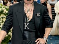 किंग खान पोहोचला साठीत, पण उत्साह मात्र पंचविशीचा! शाहरुख खानला फिट ठेवतात 'या' खास गोष्टी - Marathi News | fitness secret of Shah Rukh khan, diet routine and workout routine of Shah Rukh khan | Latest sakhi Photos at Lokmat.com