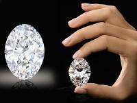 ऐकावं ते नवलंच! चक्क पित्यानं मुलीला 96 कोटींचा हिरा दिला गिफ्ट - Marathi News | diamond jewellery worth Rs 96 crore to the girl | Latest international Photos at Lokmat.com