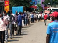 Coronavirus: मद्यप्रेमींमुळे सोशल डिस्टंसिंगचा फज्जा; दारूची ऑनलाइन डिलिव्हरी सुरू होणार? - Marathi News | Amrit Kiran Singh, chairman of the ISWAI, said discussions were underway to start online delivery of liquor mac | Latest national Photos at Lokmat.com