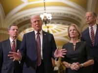 ट्रम्प यांना मोठा झटका; त्यांच्याच पक्षाचे चार सिनेटर फिरले, कॅनडावरील अतिरिक्त १०% शुल्क लावण्याचा अधिकार काढून घेतला - Marathi News | Big blow to Donald Trump; Four senators from his own party cross voting, withdraw authority to impose additional 10% tariff on Canada | Latest international News at Lokmat.com