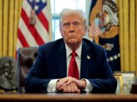 ट्रम्प झुकले, इराणसमोर सरेंडर केले, युद्धविरामावरून सिनेटर भडकले, अमेरिकेत संतापाची लाट - Marathi News | America Iran Ceasefire: Donald Trump bows down, surrenders to Iran, senators get angry over ceasefire, wave of anger in America | Latest international News at Lokmat.com