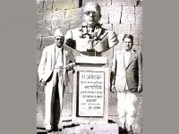 डॉ. बाबासाहेबांच्या हयातीतच कोल्हापूरकरांनी अर्धपुतळा उभारून दिली अनोखी मानवंदना! - Marathi News | Dr. During Babasaheb's lifetime, the people of Kolhapur paid a unique tribute by erecting a half-statue! | Latest kolhapur News at Lokmat.com डॉ. बाबासाहेबांच्या हयातीतच कोल्हापूरकरांनी अर्धपुतळा उभारून दिली अनोखी मानवंदना! - Marathi News | Dr. During Babasaheb's lifetime, the people of Kolhapur paid a unique tribute by erecting a half-statue! | Latest kolhapur News at Lokmat.com