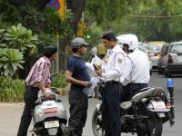 गाडी चालवताना 'या' गोष्टी नक्की लक्षात ठेवा, जर चुका केल्यात सतर जप्त होईल Driving Licence - Marathi News | know about important things to remember while driving if you break these traffic rules then your driving license will cancel | Latest auto Photos at Lokmat.com