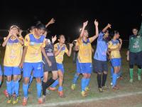 कोल्हापुरात वूमेन्स लीग फुटबॉल स्पर्धेत आक्रमक व वेगवान खेळ - Marathi News | Aggressive and fast sports in the women's league football tournament in Kolhapur | Latest kolhapur Photos at Lokmat.com
