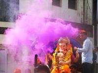 Ganesh Visarjan 2018 : कोल्हापूरात ‘बाप्पां’वर फुलांची उधळण, भक्तीपूर्ण वातावरणात निरोप - Marathi News | Ganesh Visarjan 2018: Flowers flutter on 'Bappan' in Kolhapur, darshan in devotional environment | Latest kolhapur Photos at Lokmat.com