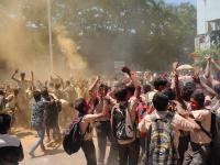 दहावीची परिक्षा झाली, कोल्हापूरात विद्यार्थ्यांनी केली धमाल - Marathi News | Class X examinations, Kolhapur students did Kala Dhamal | Latest kolhapur Photos at Lokmat.com