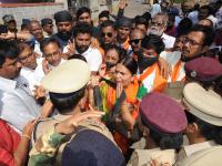 कोल्हापूरात नही चलेगी, नही चलेगी, दादागिरी नही चलेगीच्या घोषणा - Marathi News | Do not run in Kolhapur, will not run, grandfather will not be announced | Latest kolhapur Photos at Lokmat.com