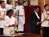 सरन्यायाधीशांची निवड कशी होते, CJI ला महिन्याला किती मिळतो पगार?, जाणून घ्या - Marathi News | How Chief Justice is selected, How much salary does CJI get per month?, Know | Latest national Photos at Lokmat.com