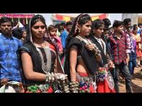 या गावात आवडती मुलगी शोधल्यावर तिला पळवून नेतो, कुटुंबियांचीही नसते काही हरकत! - Marathi News | Bhagoria Festival: Boy runs away with her family members do not say anything after finding the girl in this festival | Latest jarahatke Photos at Lokmat.com