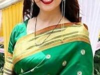 Different Ways of Applying Sindoor : कसा आहे तुमचा सिंदूर लूक? ग्लॅमरस-स्मार्ट आणि तरीही पारंपरिक लूक हवा, पाहा फोटो - Marathi News | Different Ways of Applying Sindoor: How is your Sindoor look? Want a glamorous-smart and yet traditional look, see photo | Latest sakhi Photos at Lokmat.com