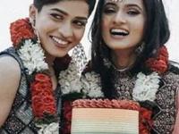 केरळच्या लेस्बियन कपलने केलेले अनोखे फोटोशूट व्हायरल; अशीही एक लव्हस्टोरी.. - Marathi News | Kerala Lesbian Couple Love story Photoshoot Adila Nasrin Fatima Nura : Kerala Lesbian Couple's Unique Photoshoot Goes Viral; Such a love story.. | Latest sakhi Photos at Lokmat.com