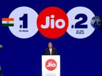 मुकेश अंबानींचा 'षटकार'; सहा मोठ्या घोषणा ज्या करू शकतात 'चमत्कार'! - Marathi News | Reliance AGM 2019: Mukesh Ambani's Big Announcements for Reliance Jio; That Can Make 'Miracles'! | Latest tech Photos at Lokmat.com