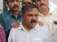 Ashok Kharat ED Action: भोंदूबाबाचं घबाड उघड! अशोक खरातच्या लॉकरमध्ये सापडला सोन्याचा डोंगर; ईडीने ३ कोटींचे दागिने केले जप्त - Marathi News | Ashok Kharat ED Action Bhondubaba's scam exposed! A mountain of gold was found in Ashok Kharat's locker; ED seized jewellery worth 3 crores | Latest mumbai News at Lokmat.com