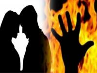 धक्कादायक! प्रेयसीच्या घरासमोर प्रियकराचा आगीत जळून मृत्यू, विवाहित महिलेच्या कुटुंबियांवर आरोप... - Marathi News | Boyfriend burnt alive in front of girlfriend house at Gorakhpur Uttarpradesh | Latest crime Photos at Lokmat.com