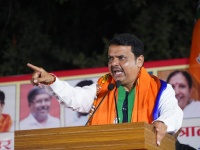 Maharashtra Election 2019 : विधानसभा निकालापूर्वीच मुख्यमंत्र्यांनी फोडलं ४ मंत्र्यांच्या नावांचं गुपित