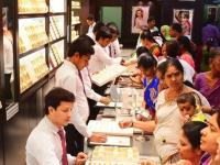 Gold-Silver Rate: सोन्याच्या किंमतीत आज किंचित वाढ; चांदीही चमकली, जाणून घ्या, आजचा नेमका दर! - Marathi News | Gold-Silver Rate: Gold price rises slightly today; Silver price also rise, know, today's exact rate | Latest national Photos at Lokmat.com