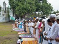 मुस्लीम बांधवांचे सामुहिक नमाजपठण - Marathi News | Samajik Namaz Text of Muslim Brothers | Latest nashik Photos at Lokmat.com