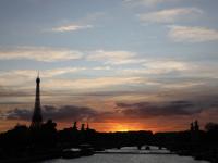 आयफेल टॉवर - एक अनोखी मनमोहक निर्मिती - Marathi News | Eiffel Tower - A Unique Cascading Produce | Latest international Photos at Lokmat.com